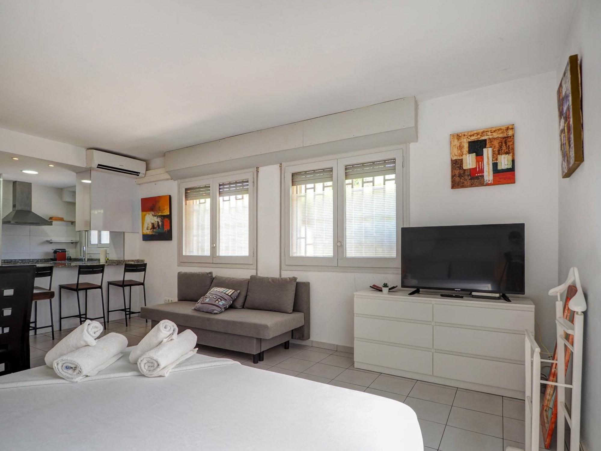 Los Globos Beach Studio By Hello Homes سيدجيس المظهر الخارجي الصورة